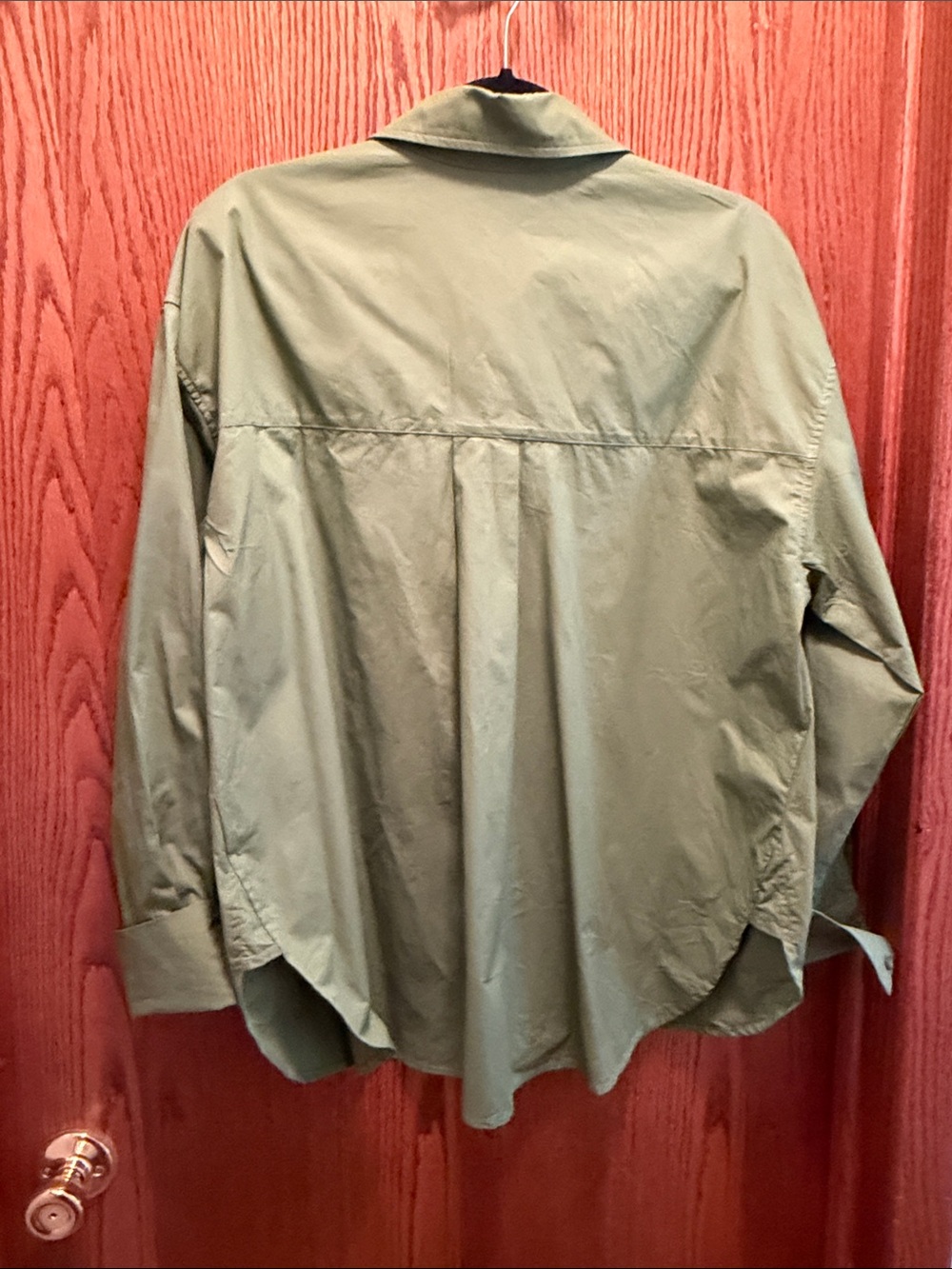 Maye-Beautiful Light Green Button-Front Collared Shirt. - Picture 3 of 4